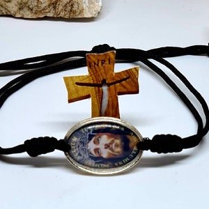 FACE OF JESUS bracelet, Simple holy bracelet, handmade christian bracelet, Holy face medal, knotted cord bracelet, religious jewelry