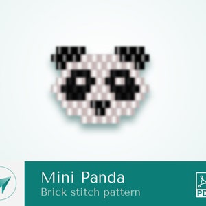Puede incluir: Un patrón de arte de píxeles en blanco y negro de la cara de un panda. El patrón está etiquetado como "Mini Panda Brick stitch pattern" y está disponible para descargar en PDF.