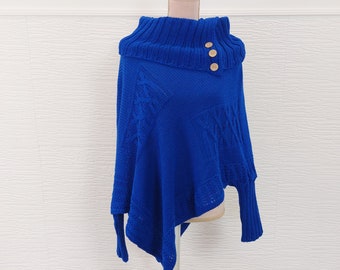 Poncho lavorato a maglia blu vintage con maniche / maglione lavorato a maglia con spalle scoperte e colletto