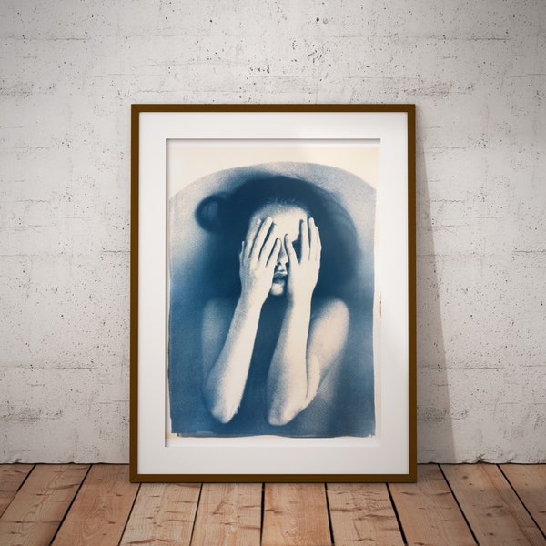 Cyanotype grand format - Portrait jeune femme aux mains