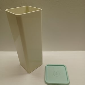 Vintage Tupperware 1696-3 Cracker halter | Großer quadratischer beigefarbener Behälter mit türkisfarbenem Deckel