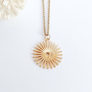 Sunburst Anhänger in Gold, Statement Halskette
