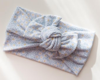 Blaues Gänseblümchen-Baby-Kopftuch, Frühlings-Mädchen-Turban, stilvolle Schleife zum Binden, gestricktes Kleinkind-Stirnband, Größen für Neugeborene bis Erwachsene