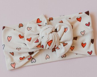 Turbante ajustable para bebé con forma de corazón para San Valentín