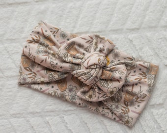 Iced Coffee Baby Head Wrap, Neutral Cinnamon Roll Girl Turban, Tie-on Whimsical Bow, Knit Toddler Headband, Baby Shower Gift for Girl