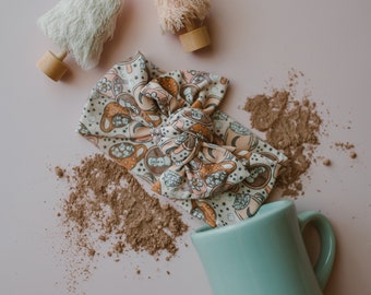 Lazo navideño para bebé con chocolate caliente: turbante navideño retro