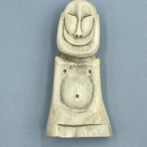 Vintage Billiken-beeldje, gelukssjamanistisch beeldje Pilliken, ambachtelijke geluksbedel, handgemaakte folkloremascotte, kunststuk voor verzamelaars