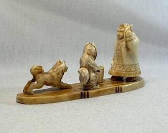 Vintage Inuit Chukchi Sculpture on Pedestal, Eskimo Feeding Dog Scene, Arctic Folk Art, Handcrafted Small Figurine, Soviet Era Collectible