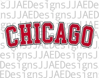 Könnte beinhalten: Roter und weißer Text "CHICAGO" mit schwarzem Umriss. Der Text ist in einer fetten, blockartigen Schriftart. Der Hintergrund ist weiß.