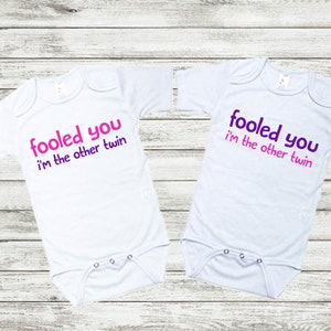 Je vous trompe, je suis l'autre jumeau SVG, svg de jumeaux bébé mignon, bébé jumeau svg, jumeaux garçons, grenouillère bébé mignon, svg, png, jpg, dxf, fichiers coupe cricut