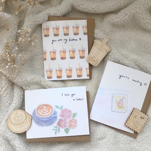 Carte de vœux aquarelle x Paquet d’aimant en bois - toutes les 3 cartes + aimants - café latte, timbre-poste escargot, boba de thé à bulles
