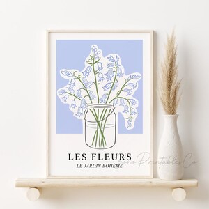 Les Fleurs Print, Glockenblumen druckbare Wandkunst, DIGITALER DOWNLOAD, modernes Blumenkunstdruck, blaue Blumen im Glasdruck, botanisches Poster