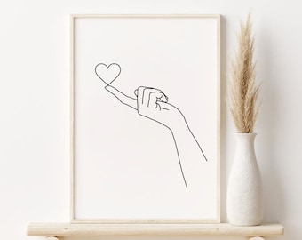 Op de afbeelding: Een zwart-witte lijntekening van een hand met een omhoog wijzende vinger, met een hartvorm op de top van de vinger.