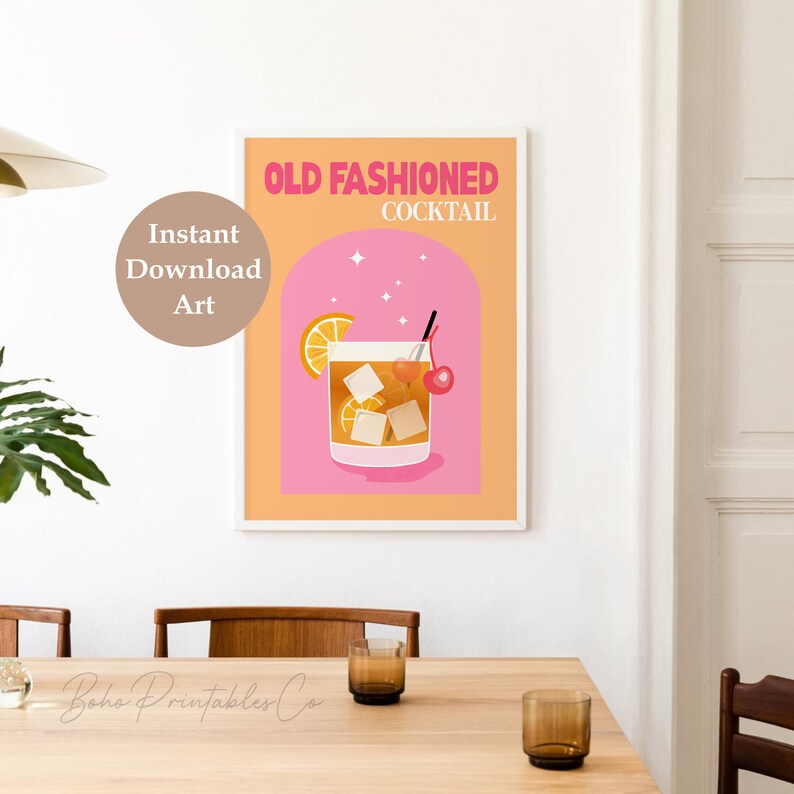 Puede incluir: Una impresi&oacute;n de arte digital imprimible con una ilustraci&oacute;n de un c&oacute;ctel Old Fashioned con una cereza y una rodaja de naranja. El texto "Old Fashioned Cocktail" est&aacute; en la parte superior de la impresi&oacute;n.