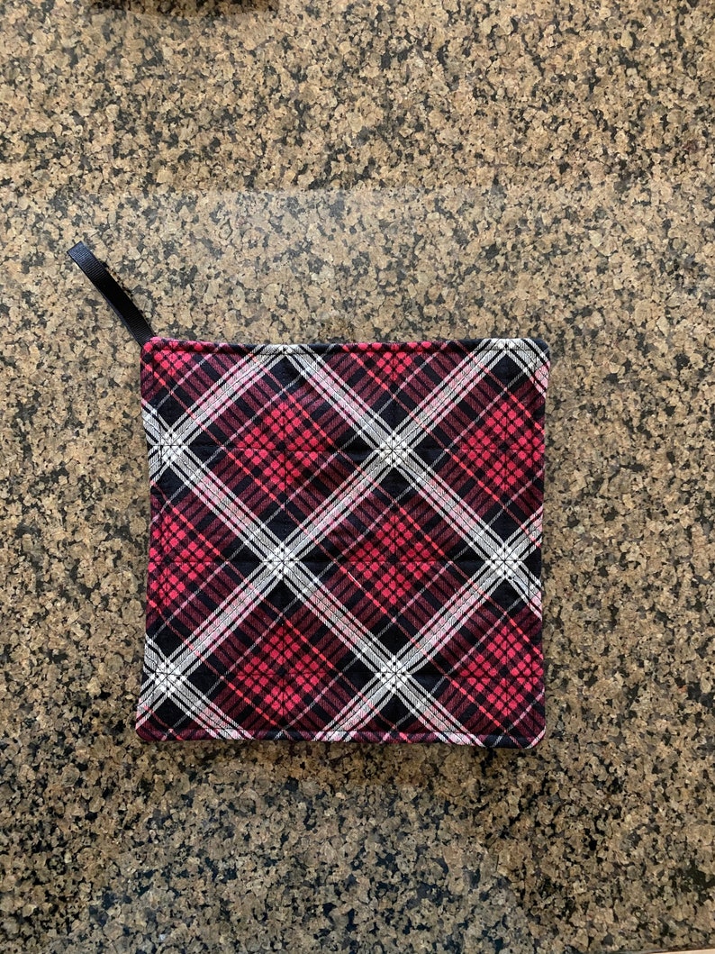 kitchen gift, Red plaid pot holder housewarming gift Quilted Pot Holder Pot holder 9 x 9 wedding shower gift hot pad trivet