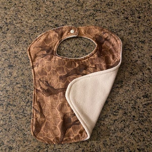 Giraffe bib, safari bib, animal bib, infant bib, baby bib, baby shower gift, reversible bib, snap bib, dribble bib, toddler bib, baby gift