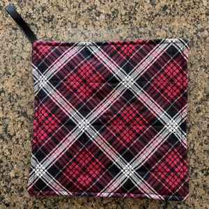 Quilted Pot Holder, 9 x 9, Red plaid pot holder,  Pot holder, hot pad, trivet, housewarming gift, wedding shower gift, kitchen gift,