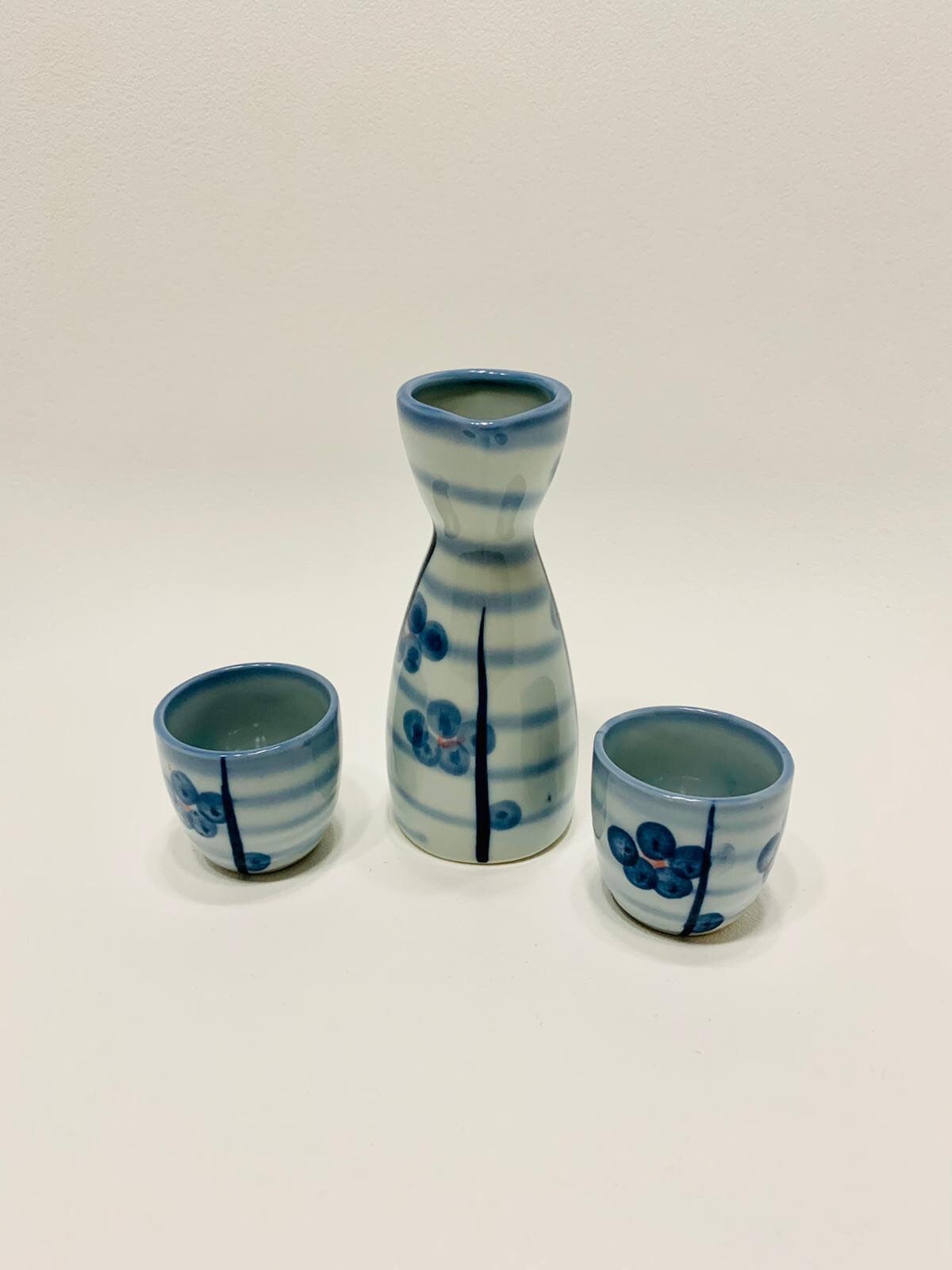LOVELY ANTIQUE JAPANESE BLUE AND WHITE PORCELAIN SIGNED SAKE CUP