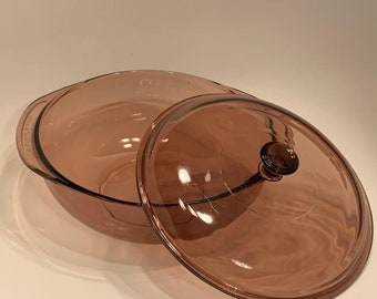 Pyrex Cranberry, Naczynie Pyrex z pokrywką, Kolekcjonerskie naczynie Pyrex, zabytkowe naczynie do zapiekania, Naczynie wiejskie, Wyprodukowano w Anglii, Naczynie do zapiekania