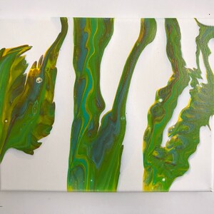 Linten van groen lint met vloeibare kunst
