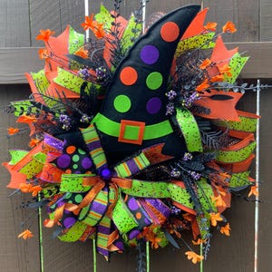Halloween Hexenhut Pfannkuchenkranz, wunderlicher Polka Dot Hexenhutkranz, wunderlicher Hexenhut-Netzkranz, Halloween Glitter Ball Kranz