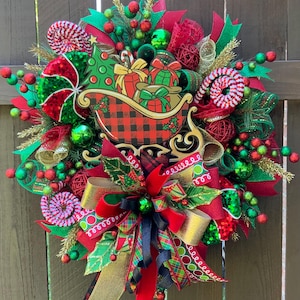 Ghirlanda natalizia fatta a mano con decorazioni a slitta, ghirlanda natalizia rossa e verde per porte, decorazione festiva per porta d&#39;ingresso, idea regalo di Natale