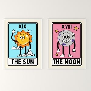 Jeu de 2 tirages de TAROT personnage rétro, tirages de cartes de tarot soleil et lune, XIXème XVIIIème, mascotte rétro inspirée du soleil et de la lune, dessin animé, art génial
