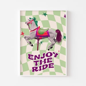Funky Karussell Genieße die Fahrt Print - Y2K, Trendy Print, 90er Nostalgie, Grün Rosa, Rummelplatz, Schachbrett Poster, Groovy Karneval Print