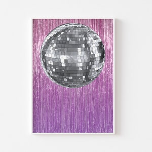 Impresión de bola de discoteca plateada brillante: telón de fondo de oropel, cortina de oropel, fiesta nocturna de discoteca, póster de moda, discoteca plateada rosa, retro de los años 60 y 70