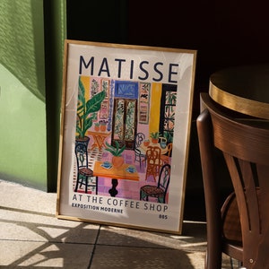 The bold colours of Henri Matisse collide with a contemporary twist in the new 'Exposition moderne' collection.
The composition feels both structured and spontaneous, with elements arranged in a seemingly effortless yet deliberate manner