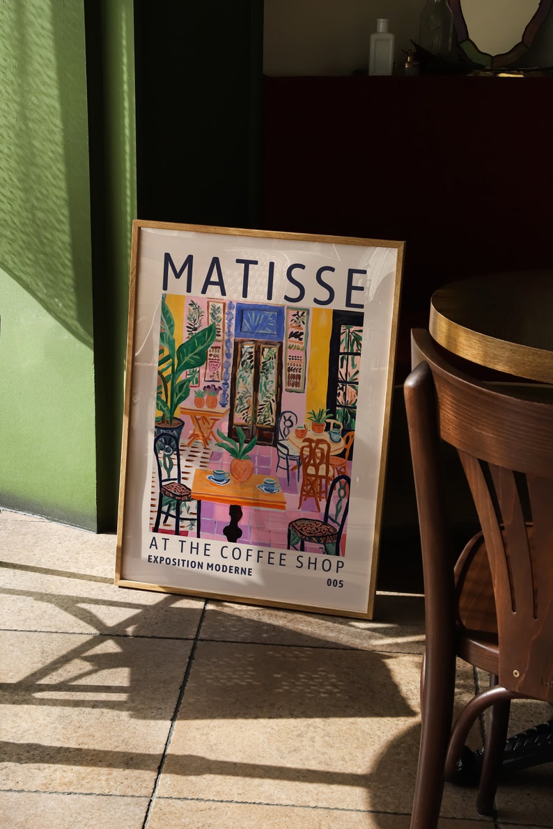 The bold colours of Henri Matisse collide with a contemporary twist in the new 'Exposition moderne' collection.
The composition feels both structured and spontaneous, with elements arranged in a seemingly effortless yet deliberate manner