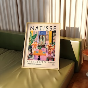 The bold colours of Henri Matisse collide with a contemporary twist in the new 'Exposition moderne' collection.
The composition feels both structured and spontaneous, with elements arranged in a seemingly effortless yet deliberate manner