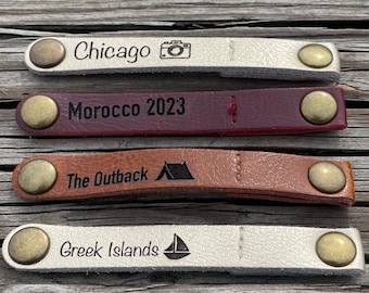 Llavero de viaje de chicas, colgante personalizado para bolso de viaje, clip personalizado para mochila de ciudad y campo, recuerdo de viaje de amigos