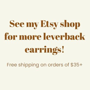 Pode incluir: Gr&aacute;fico de texto com as palavras "Veja minha loja Etsy para mais brincos de press&atilde;o! Frete gr&aacute;tis em pedidos de US$ 35 ou mais"