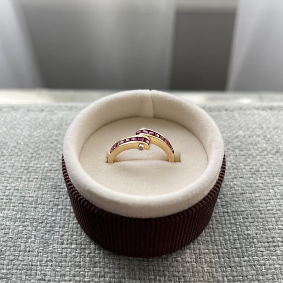 1990s Vintage Solid 14k Yellow Gold Ruby Ring (Si… - image 2