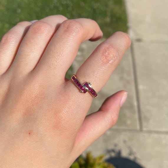 1990s Vintage Solid 14k Yellow Gold Ruby Ring (Si… - image 3