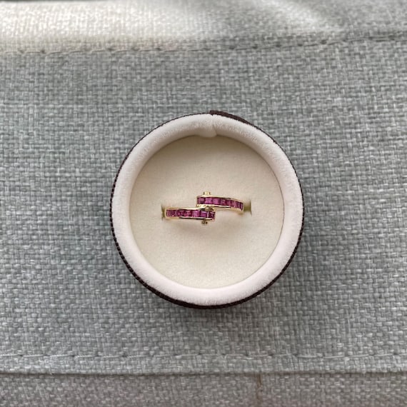 1990s Vintage Solid 14k Yellow Gold Ruby Ring (Si… - image 1