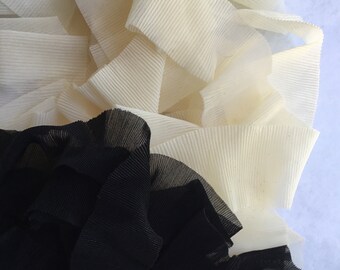 5 METRES for £1.49 BEAUTIFUL LACE in WHITE or CREAM