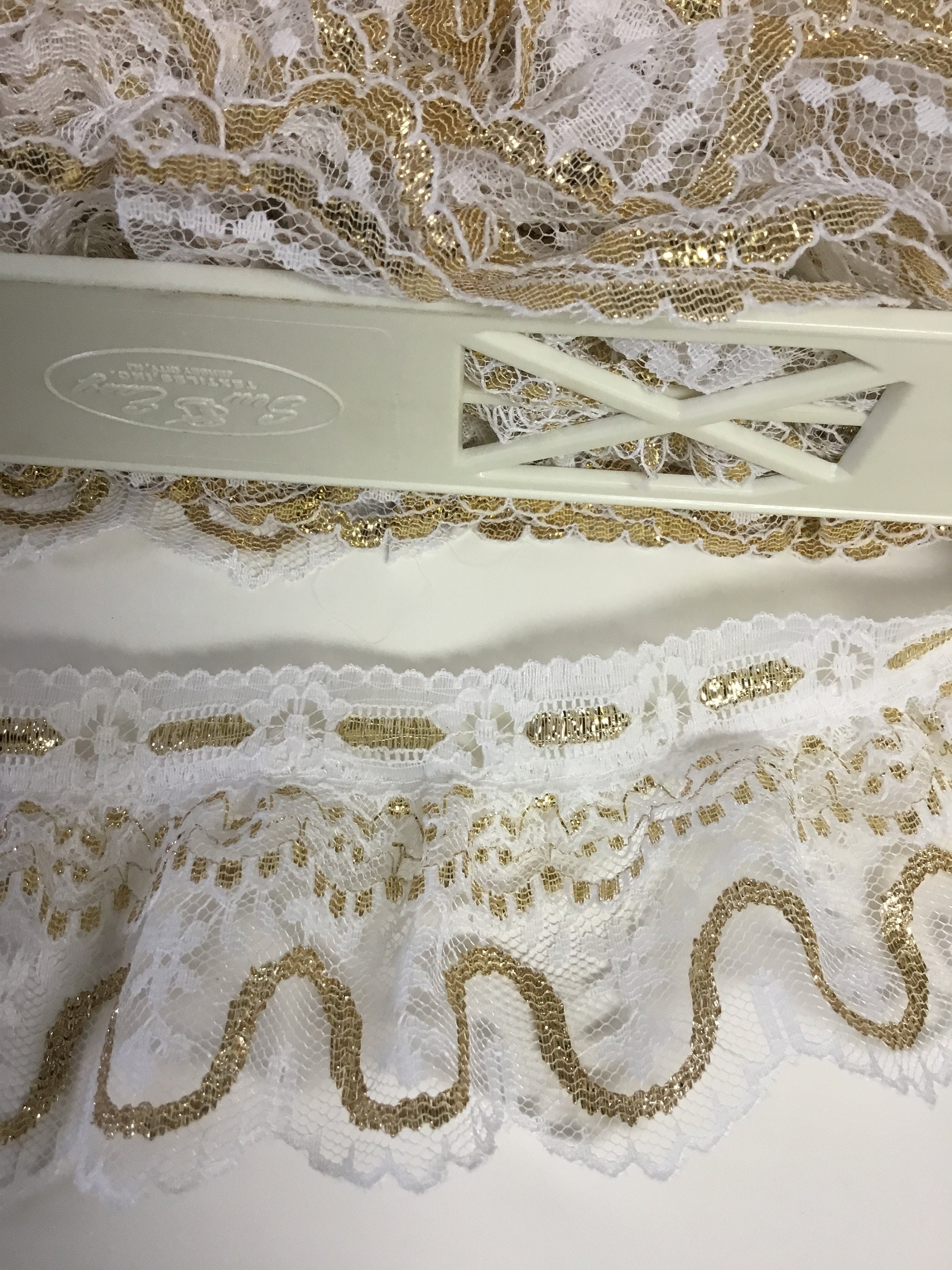 .White/Gold~4 Inch Wide Ruffled Floral Lace Trim~4 1/2 Yards .White/Gold~4 Inch Wide Ruffled Floral Lace Trim~4 1/2 Yards