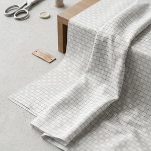 中国羽生織生地：黒白ブロックプリント、サテン光沢コットン混紡（1ヤードあたり）