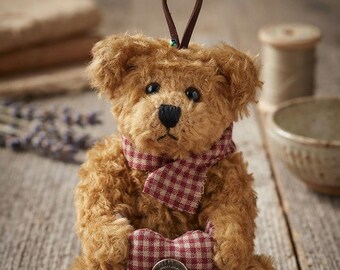 Boyds Bears Collection Vintage Teddy Bear with Heart Pillow (6 inches)