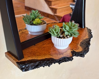 Estantería con espejo de borde natural - Madera de cerezo nudosa poco común