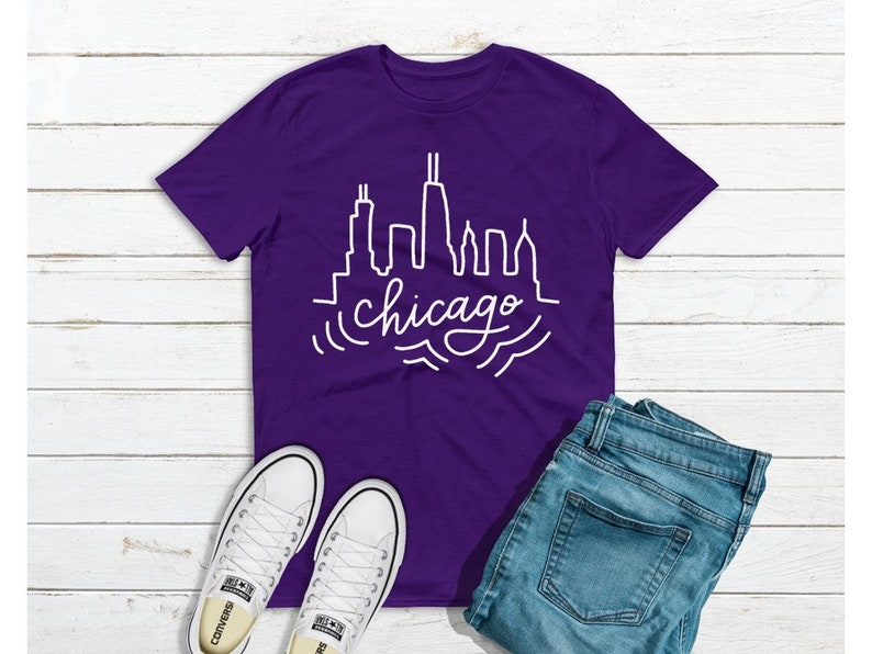 Beautiful shirt for fans of the windy city Chicago Illinois Skyline Graphic T-Shirts