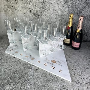 シャンパンウォール、立体シャンパンウォール、シャンパンスタンド、シャンパンフルート、シャンパンカート、フルートディスプレイ、卓上スタンド、フルート18個収納可能