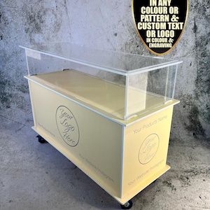 Chariot du vendeur, chariot de présentation du produit, barre d'affichage. Kiosque du vendeur. Chariot de bonbons transportable. Avec boîte de présentation transparente de 4 pieds de large. Disp. dans toutes les couleurs