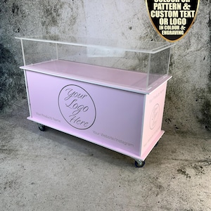 Chariot du vendeur, chariot de présentation du produit, barre d'affichage. Kiosque du vendeur. Chariot de bonbons transportable. Avec boîte de présentation transparente 4 pi de large