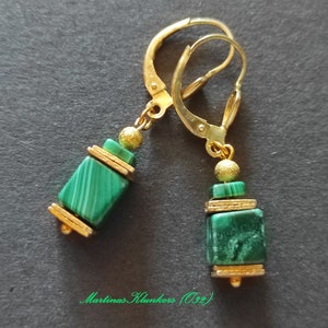 Earrings with malachite cubes gold-green (O32)