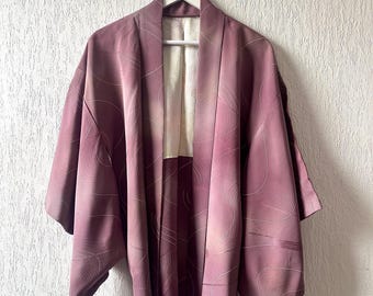 Kimono haori de seda lila procedente de Japón.