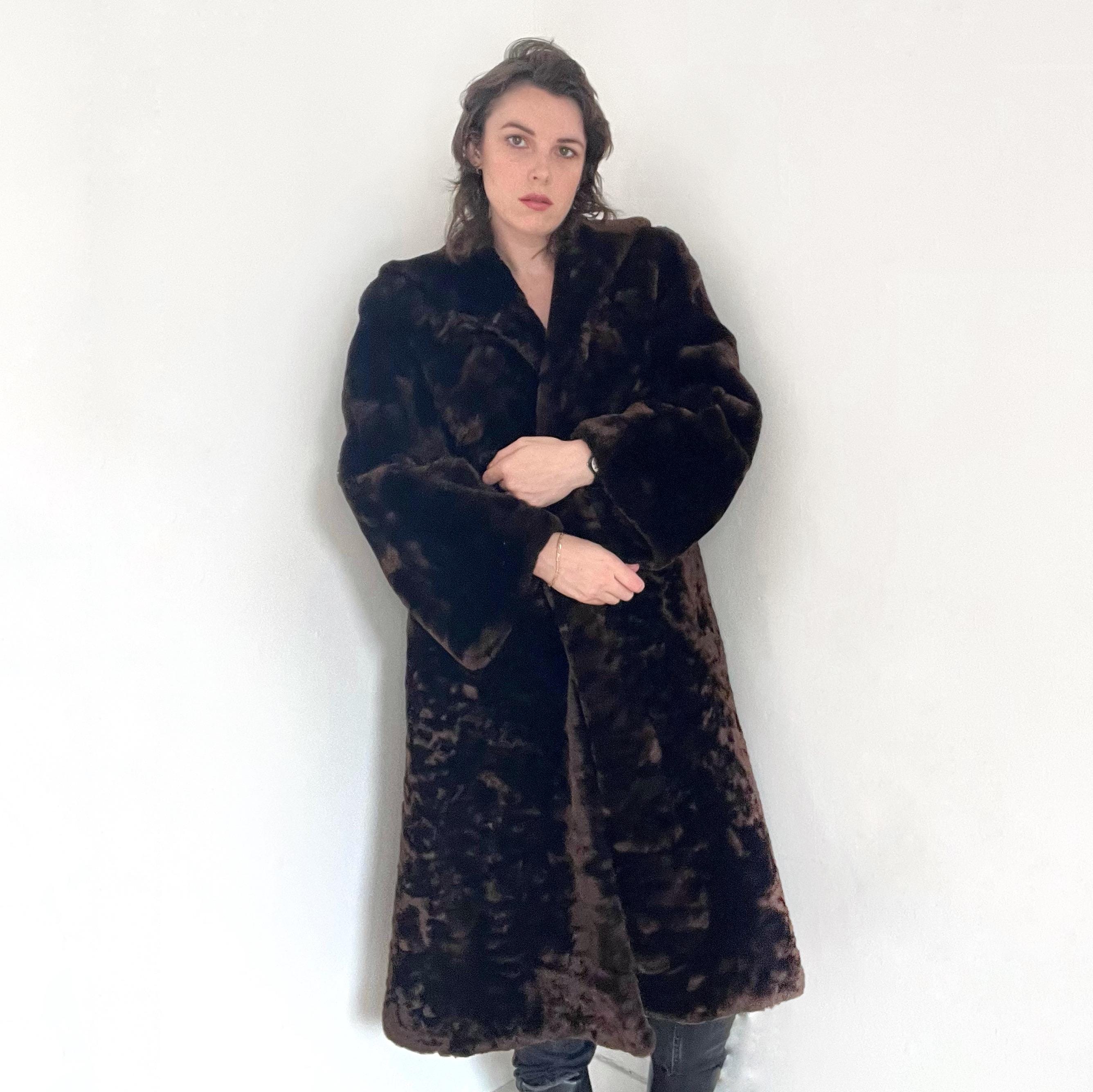 ブラウンのフェイクファーロングコート - Etsy 日本