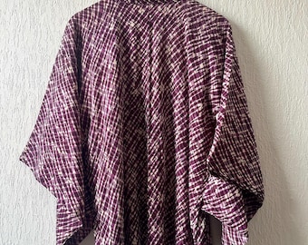 Kimono haori de seda morada procedente de Japón.
